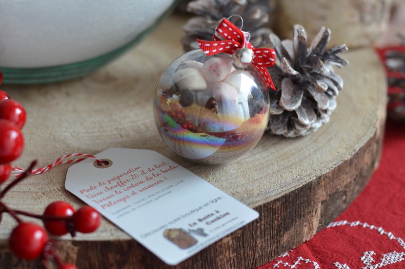 Boule de Noël pour chocolat chaud gourmand - La Boite à Cookies
