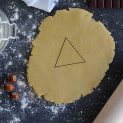 Triangle cookie cutter