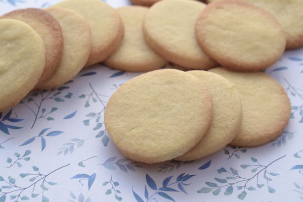 Sugar Cookies originaux et faciles avec les emporte-pièces